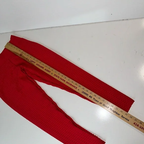 Yoga pants high stretch red textured, ruching at back to flatter figure Large - Picture 8 of 9